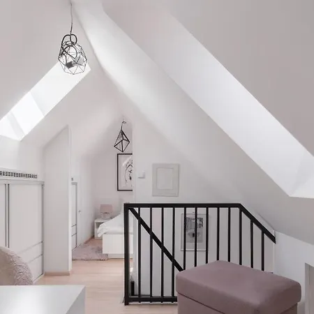 Attic Maisonette In Stresovice By Days Apartamento