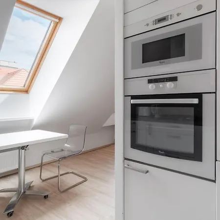 Apartamento Attic Maisonette In Stresovice By Days