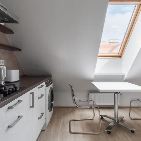 Apartamento Attic Maisonette In Stresovice By Days Praga