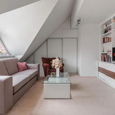 Apartamento Attic Maisonette In Stresovice By Days Praga