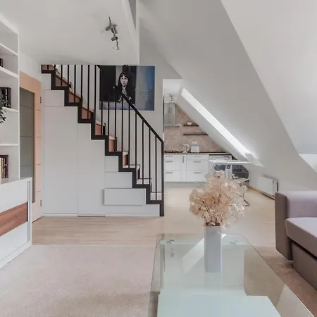 Attic Maisonette In Stresovice By Days * Praga