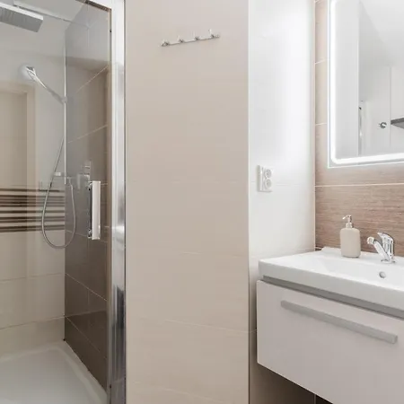 Attic Maisonette In Stresovice By Days Apartamento *