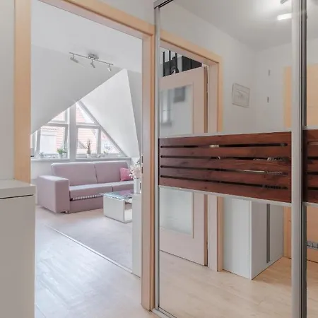 Apartamento Attic Maisonette In Stresovice By Days